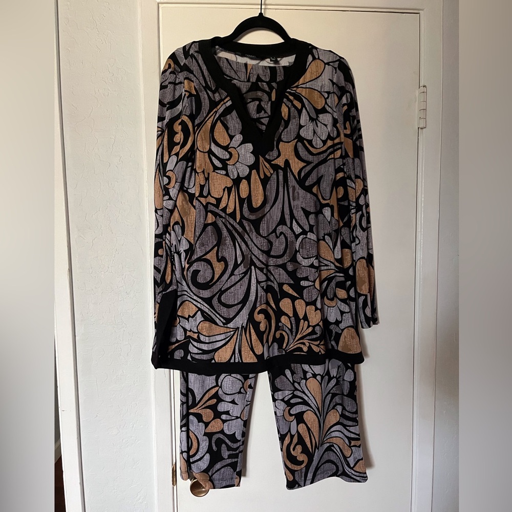 Dennis Basso Women’s multi color 2 piece